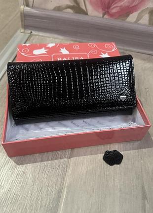 Черный кожаный кошелек на магнитах