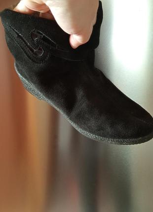 Ботиночки, бурачки.натуральный замш, внутри с мехом 37.5-38 размер является новогодние скидки, запрашивайте!
