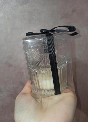 Стильная парфюмированная свеча в стеклянном подсвечнике пинтерат