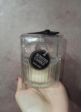 Стильная парфюмированная свеча в стеклянном подсвечнике пинтерат