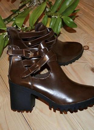 Чобітки демісезонні, ботильйони на тракторній підошві 41р