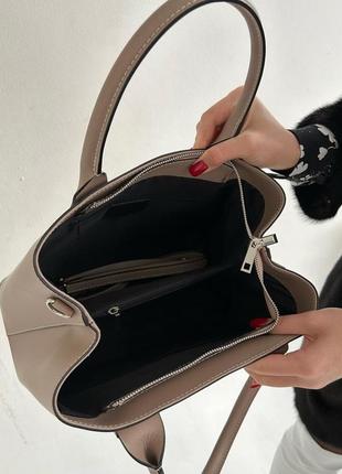 Містка італійська шкіряна жіноча сумка тоут на два відділення а45 фото