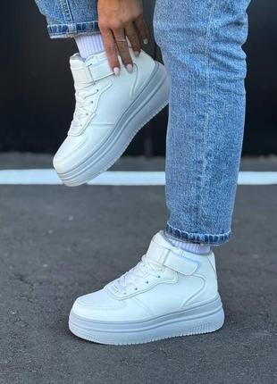 Женские зимние кроссовки