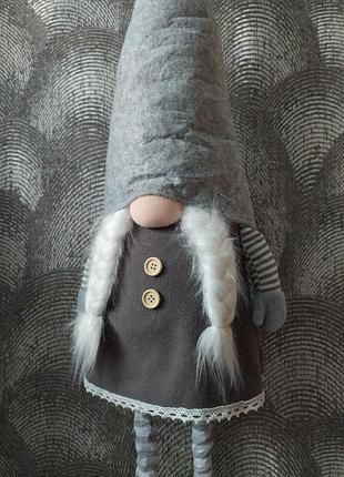 Серый гном девочка с косичками ножки телескопические