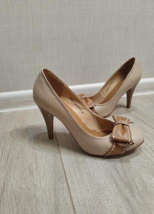 Туфли женские 36 р бежевые с бантом
