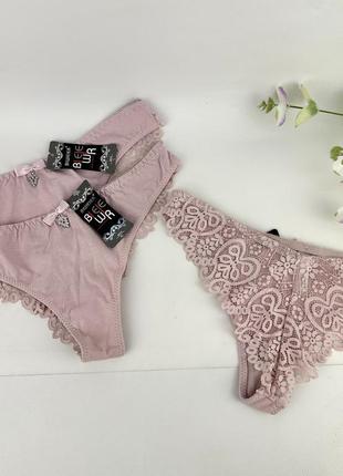 Полукружные трусы-танга на средней посадке.