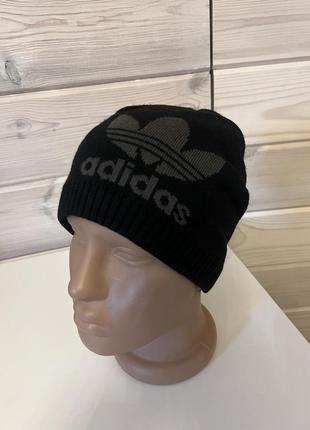 Шапка в стилі adidas