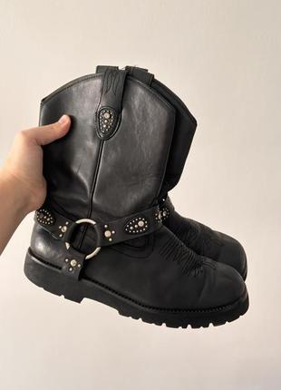 Кожаные сапоги