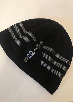 Шапка в стилі adidas