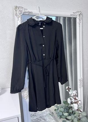 Красива, нарядна, класична сукня new look з киасивими ґудзиками