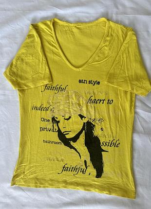 Футболка жовта