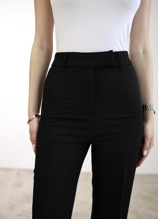 Черные классические брюки клеш