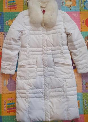 Довга жіноча куртка пуховик біла