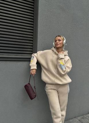 Качественный спортивный костюм свободного кроя с вышивкой колосок