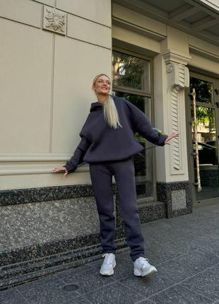 Качественный спортивный костюм свободного кроя с вышивкой колосок