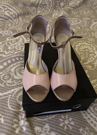 Шкіряні босоніжки nivelle 38 розмір