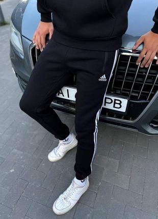 Спортивные штаны adidas на флисе