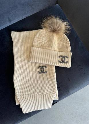 Комплект шапка и шарф под chanel с бубоном
