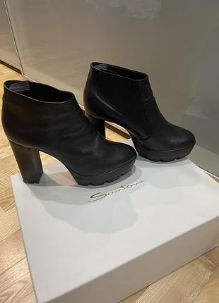 Зимові ботильони на хутрі santoni, оригінал