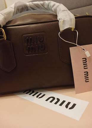 Коричнева сумочка miu miu7 фото