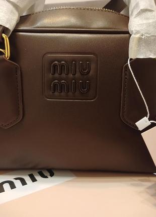 Коричнева сумочка miu miu5 фото