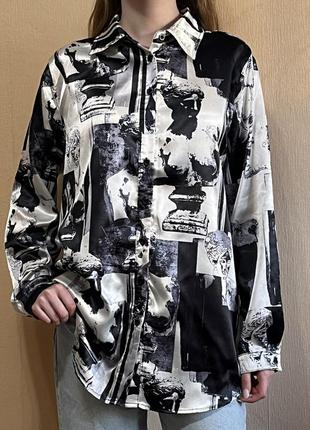 Неймовірна сорочка з грецькими статуями