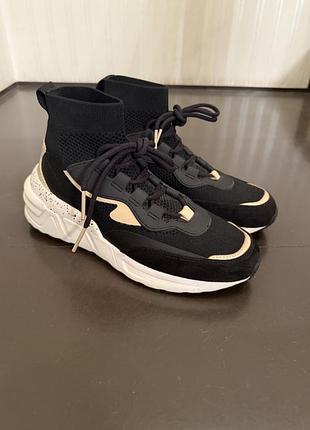 Кросівки zara