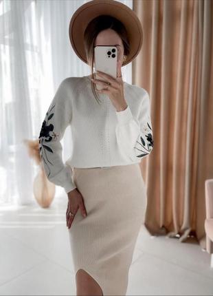 Свитер с вышивкой на рукавах фабричный китай