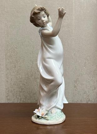 Порцелянова статуетка lladro «лілія, символ чистоти».