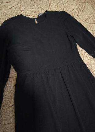 Платье с кружево на рукавах