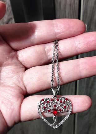 Кулон сердце с красными камнями