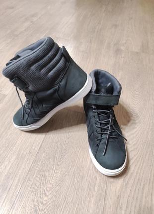 Кросівки hummel waterproof розмір 36-37
