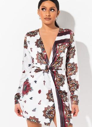 Короткое шелковистое асимметричное платье с длинным рукавом