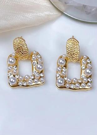 Серьги со вставками бусины камешки