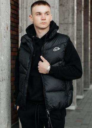 Чоловіча жилетка nike storm-fit чорна без капюшона з плащової тканини безрукавка найк (b)