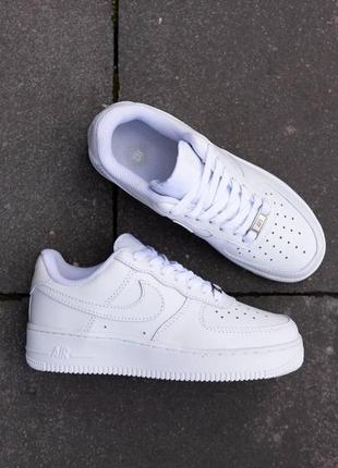 Жіночі кросівки nike air force 1 low білі шкіряні найк аір форс лоу (b)
