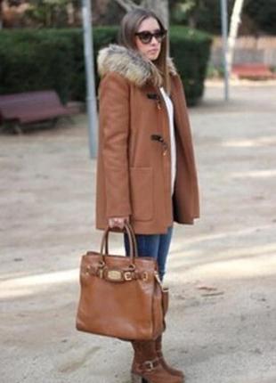 Стильное короткое пальто дафлкот zara