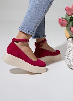 Рожеві замшеві босоніжки на платформі2 фото