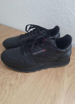 Кроссовки кожаные reebok (оригинал).
размер 44 (ст. 28.5 см).