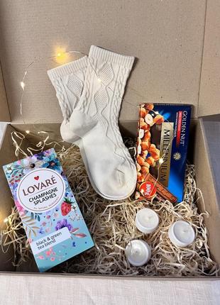 Подарунковий бокс для дівчини універсальний з чаем і шоколадом, набір солодкий на подарунок