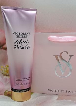 Парфумований, зволожуючий лосьйон для тіла та рук velvet petals victoria's secret