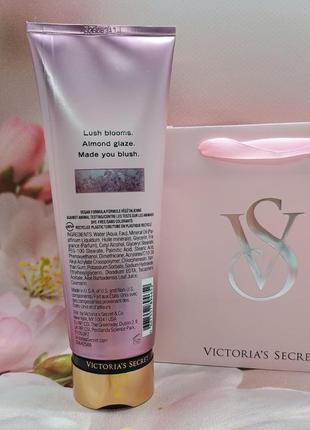 Парфумований, зволожуючий лосьйон для тіла та рук velvet petals victoria's secret2 фото