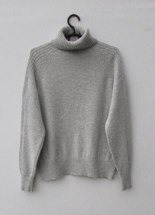 Шерстяной свитер с горлом