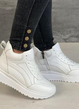 Кроссовки женские зимние белые кожаные высокие.