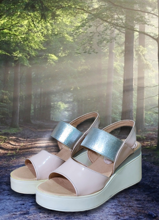 Симпатичные босоножки на девушку или  девочку подростка. golden natali. размер 36.