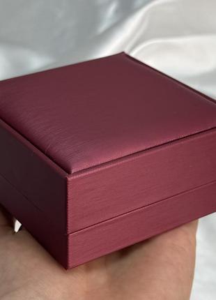 Красная подарочная коробка premium