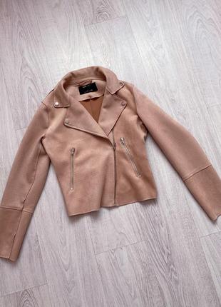 Шикарная нюдовая бежевая косуха куртка под замшу sinsay  m