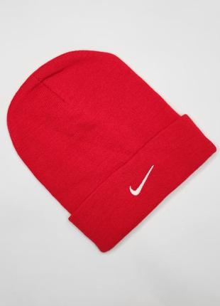 Червона шапка nike. двошарова, тепла.