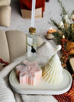 Новогодний набор свечей в гипсовом кашпо christmas three (pink)  с аромадифузором