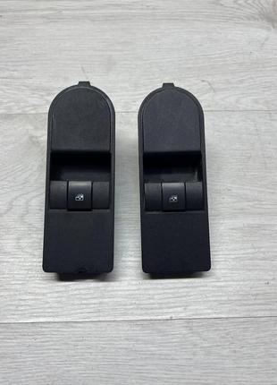Кнопка склопідіймача передня права opel astra h zafira b 13228709